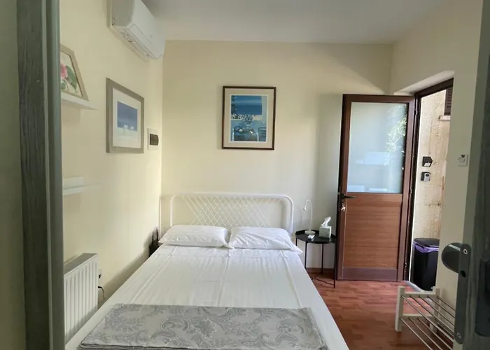 Апартаменты Yard With Private Entrance Ларнака