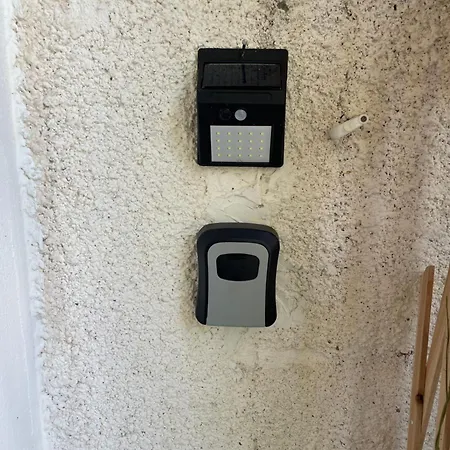 Διαμέρισμα Yard With Private Entrance