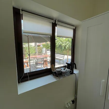Yard With Private Entrance לרנקה