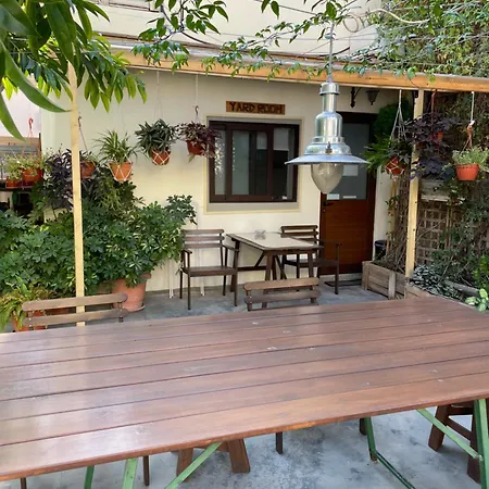 Διαμέρισμα Yard With Private Entrance