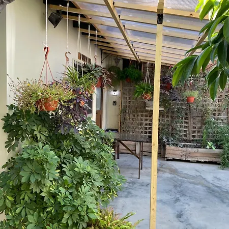 Διαμέρισμα Yard With Private Entrance *