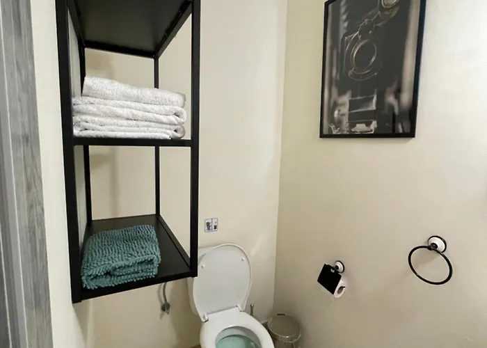 דירה Yard With Private Entrance *